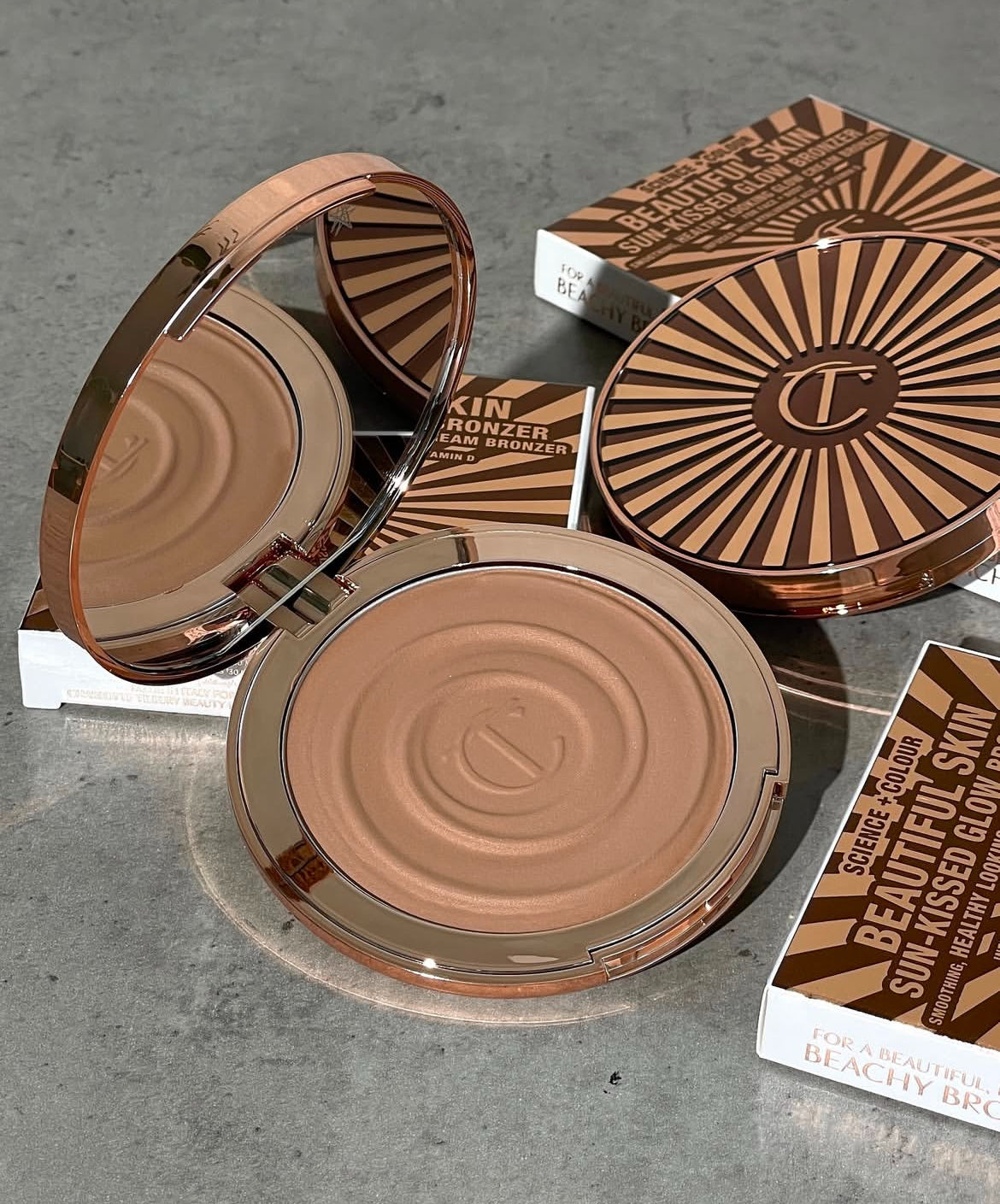 Charlotte Tilbury
Beautiful Skin Sun-Kissed Glow Cream Bronzer