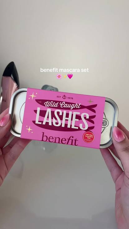 Benefit Cosmetics tin gift box