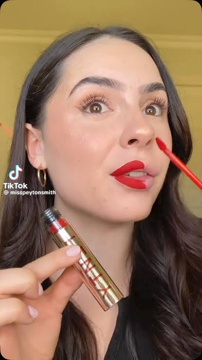 Fenty Beauty by Rihanna
Fenty Icon Velvet Liquid Lipstick