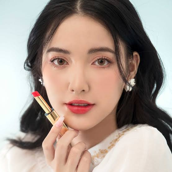 Estee Lauder Pure Color Illuminating Sheer Shine Lipstick