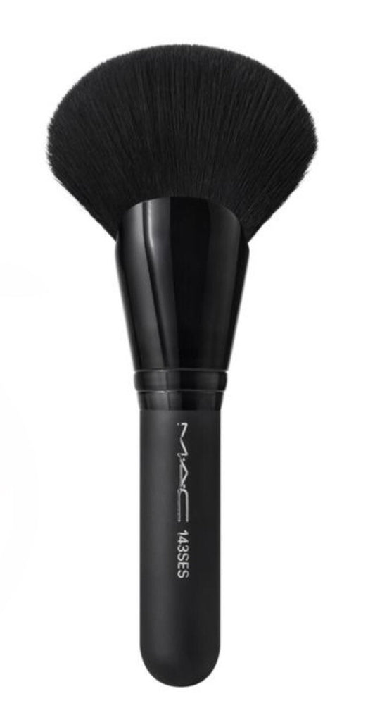 MAC Bronzing Medium Fan Brush 143SES Synthetic Black