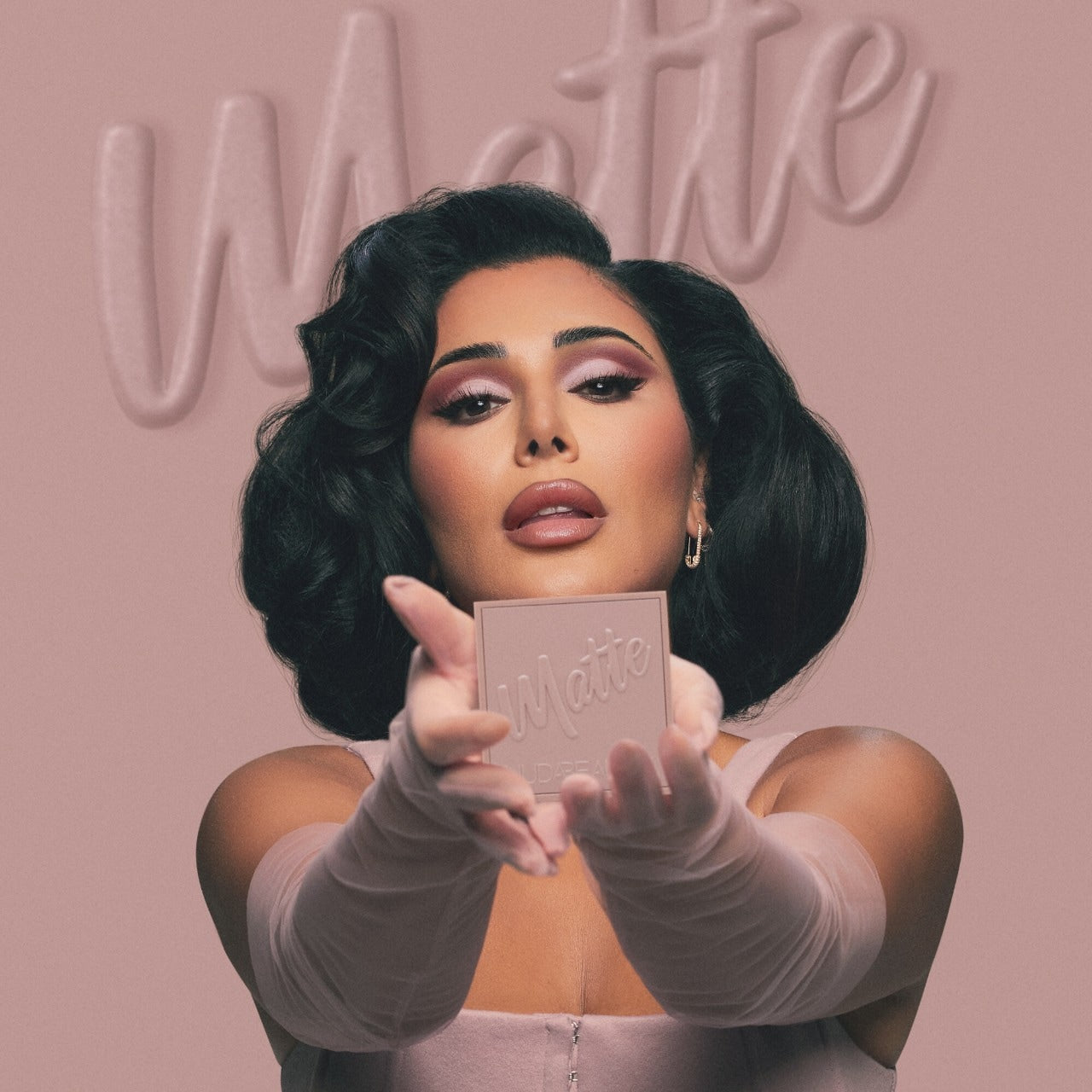 HUDA BEAUTY 
Matte Obsessions Eyeshadow Palette