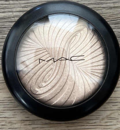MAC Extra Dimension Skinfinish - Magnetic Attraction