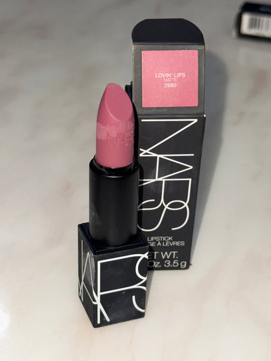 NARS Lipstick – Lovin’ Lips (2980) – (Damaged)