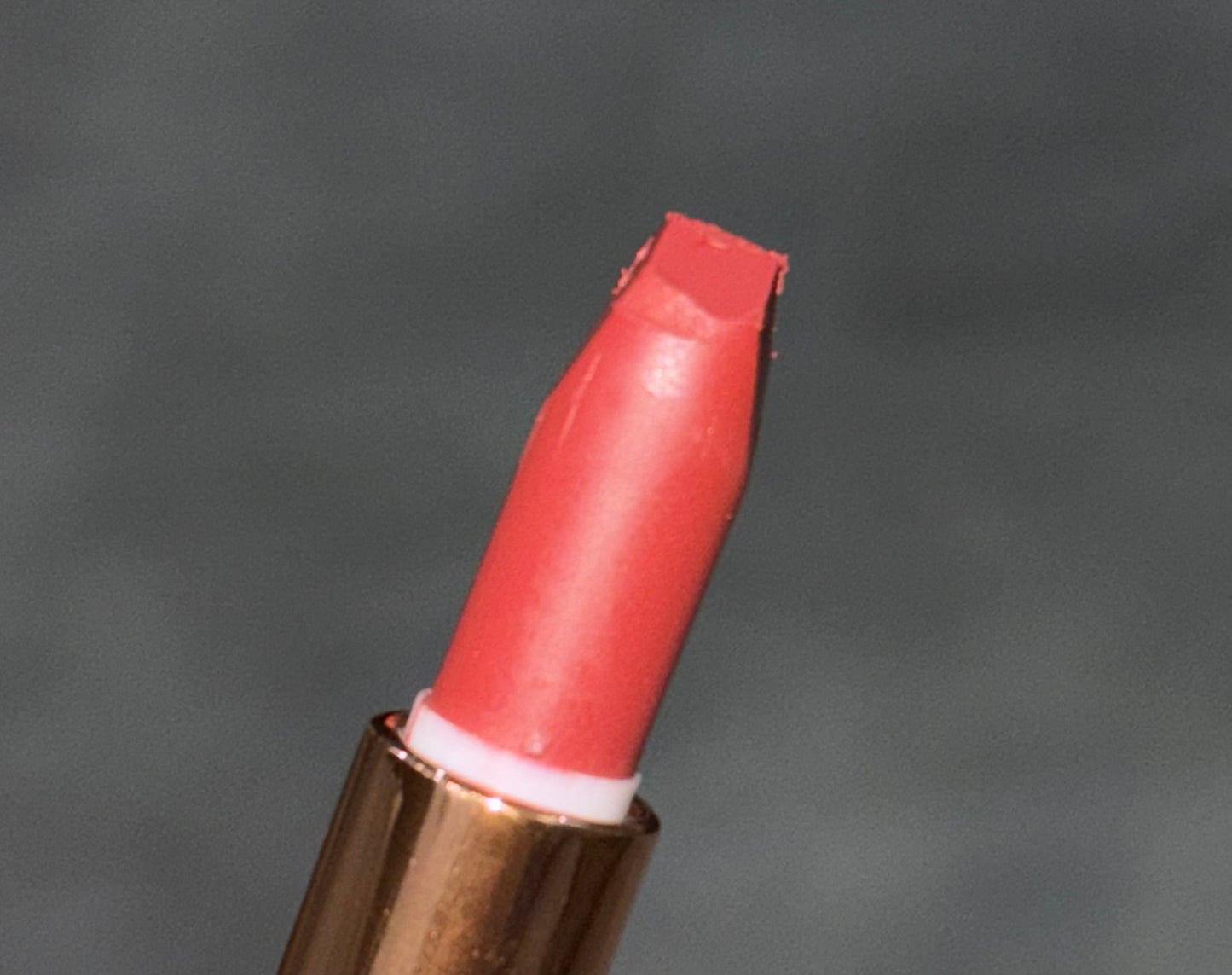 Charlotte Tilbury Matte Revolution Mini– Walk of No Shame (Slightly Damaged Tip)