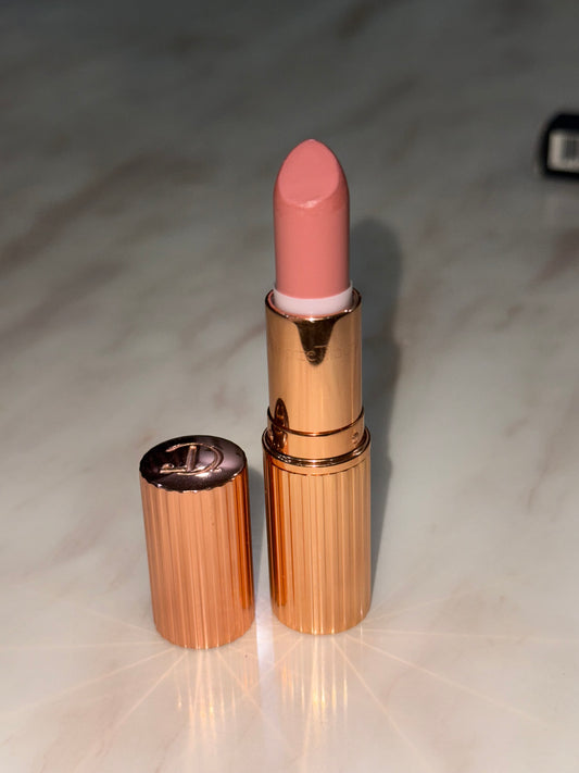 Charlotte Tilbury K.I.S.S.I.N.G Lipstick – Pillow Talk Fair (Damaged Piece)