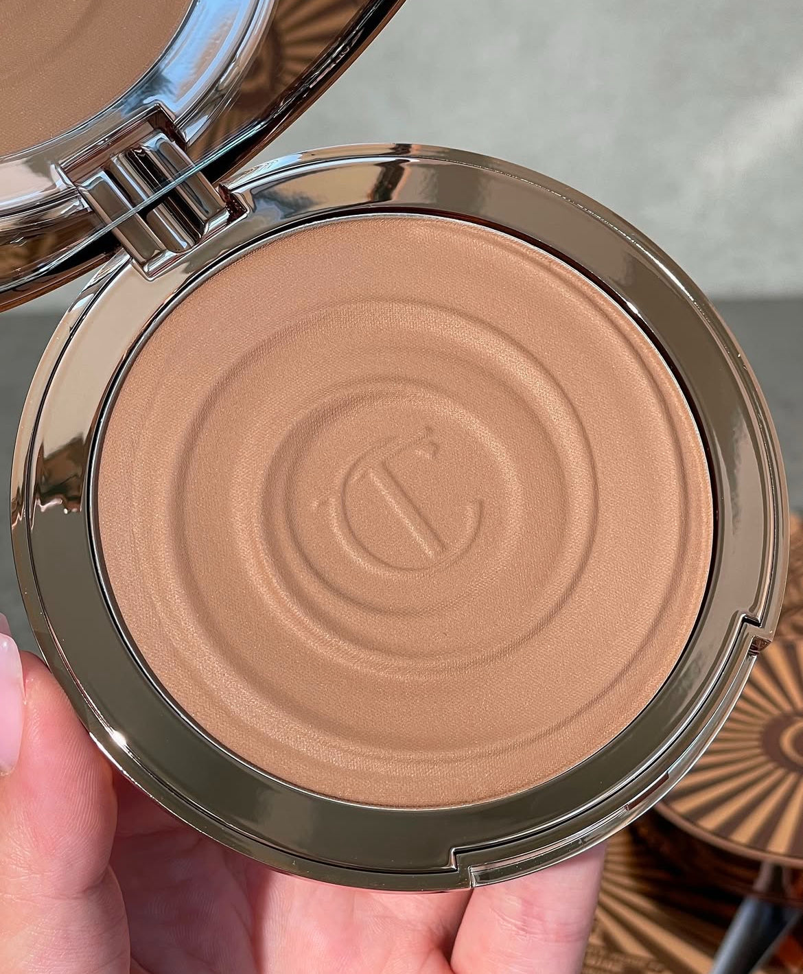 Charlotte Tilbury
Beautiful Skin Sun-Kissed Glow Cream Bronzer