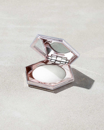 Fenty Beauty by Rihanna 
Diamond Bomb All-Over Diamond Veil