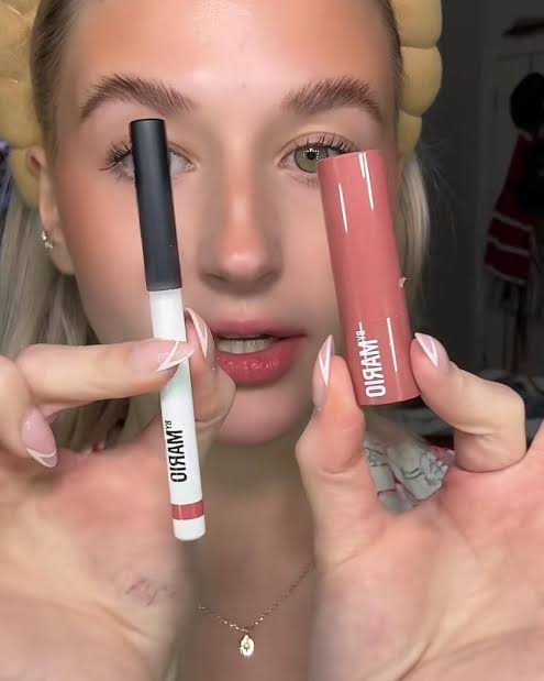 MAKEUP BY MARIO 
Mini Moistureglow™ On-The-Go Plumping Lip Serum